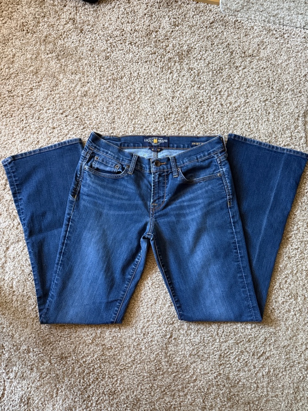 Lucky Brand Women's sweet n low blue dark wash Bootcut Jeans size 6 / 28